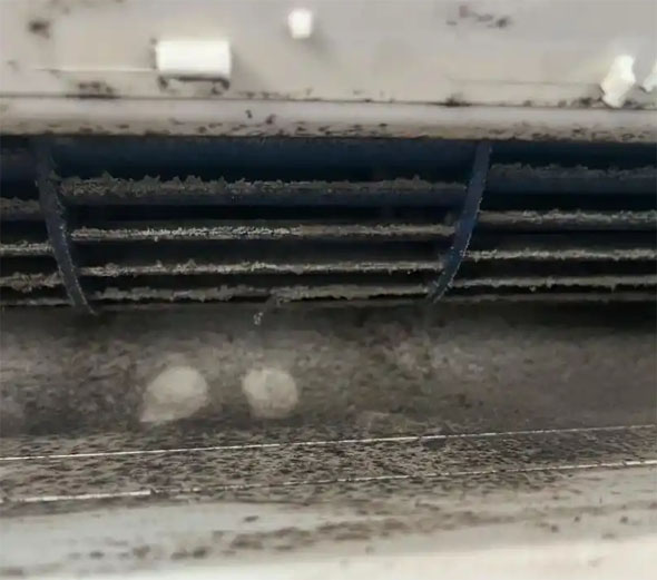 乃东空调吹的风有股烧焦味是怎么回事